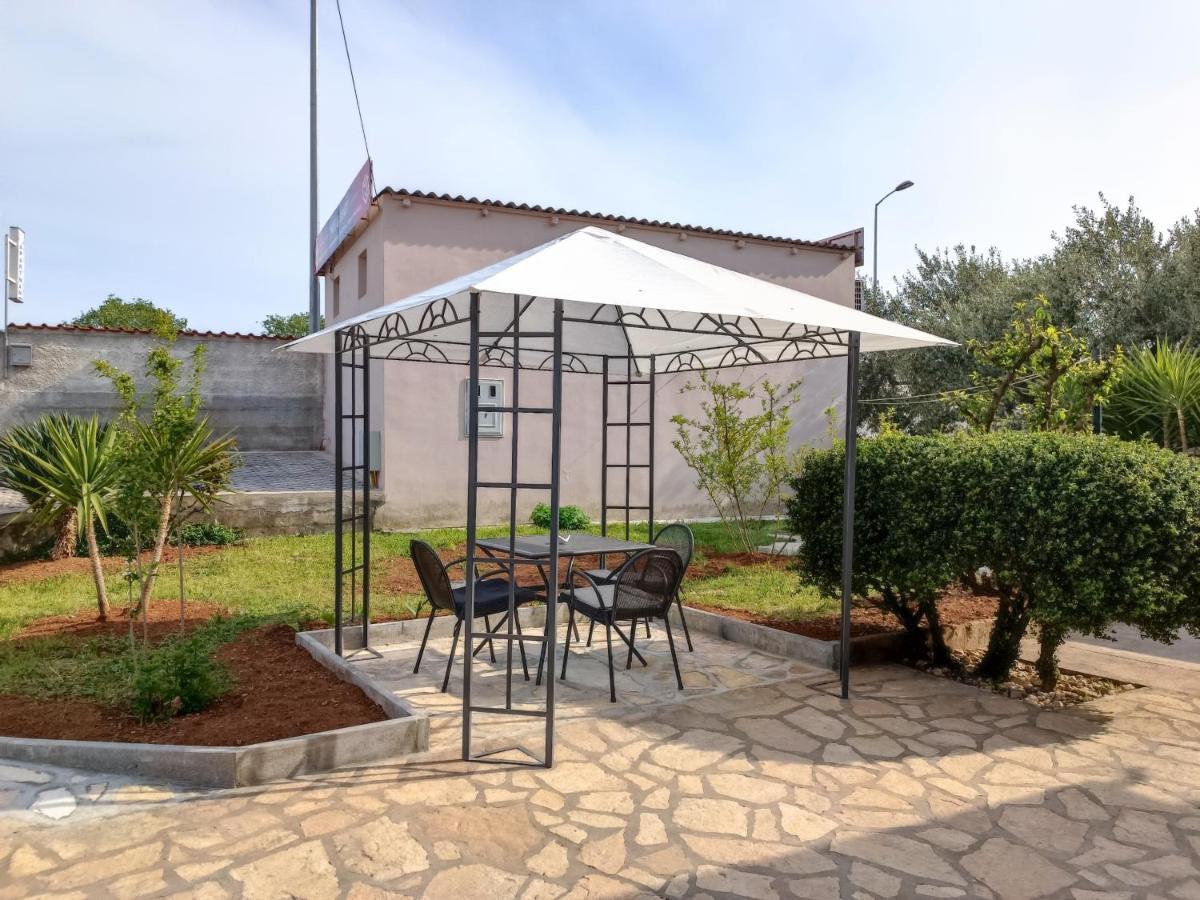 Pool house LUKA Appartement Zadar Buitenkant foto