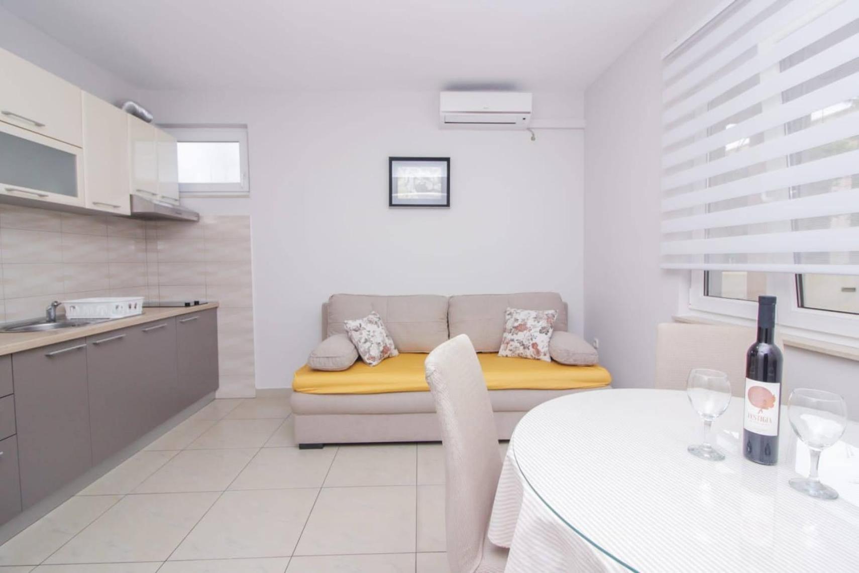 Pool house LUKA Appartement Zadar Buitenkant foto